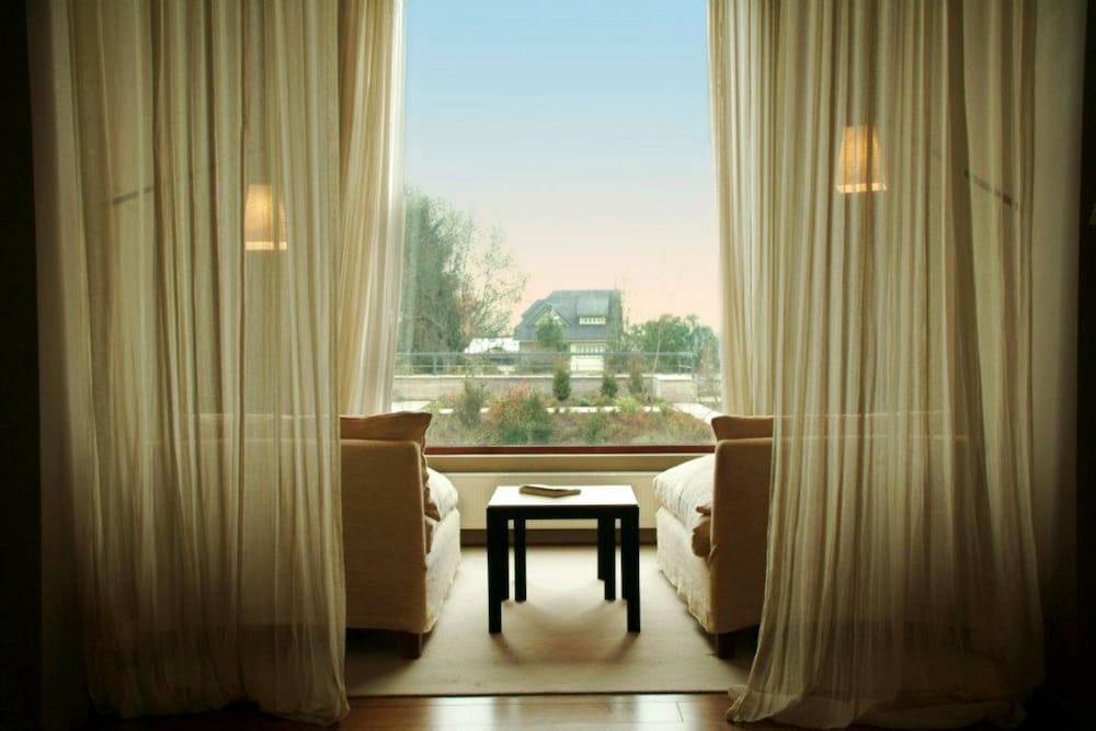 Enjoy Puerto Varas Exterior photo A view from a room at the Taj Mahal Palace